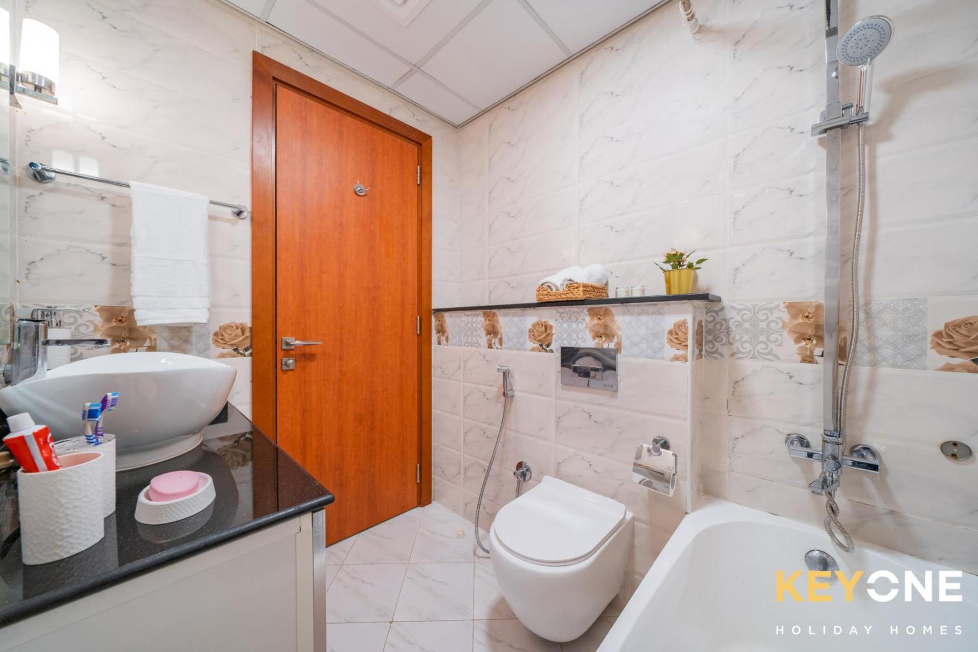 Modern & Stylish In Jvt Apartment *