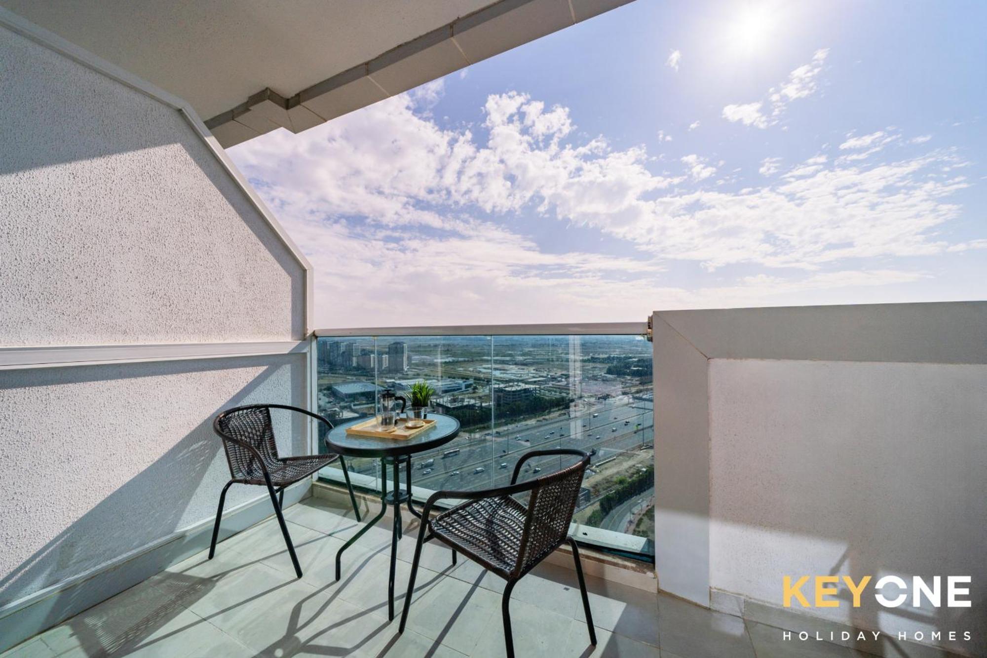 Apartment Modern & Stylish In Jvt *
